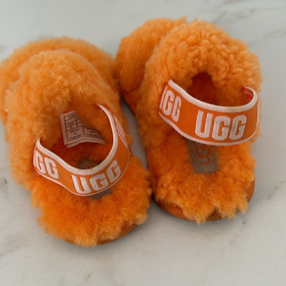UGG FLUFF OH YEAH SLIDES EUC - Picture 3 of 4